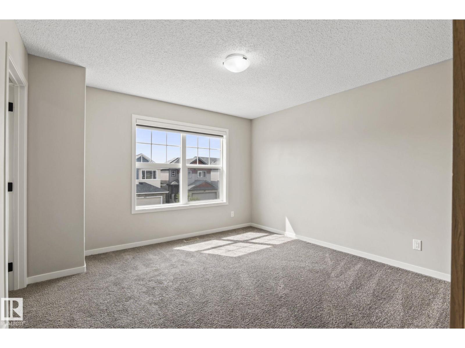 5210 23 ave SW - Image 29