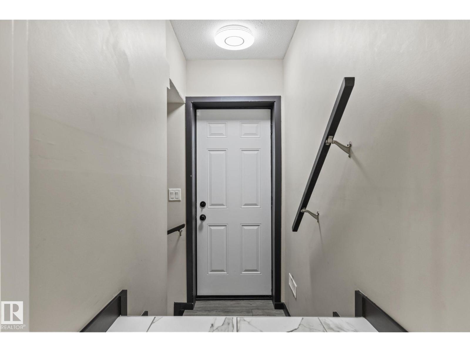 5210 23 ave SW - 32