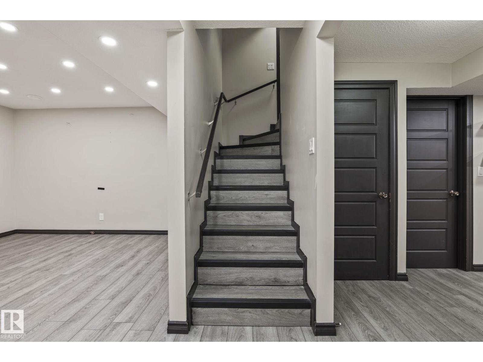 5210 23 ave SW - 33
