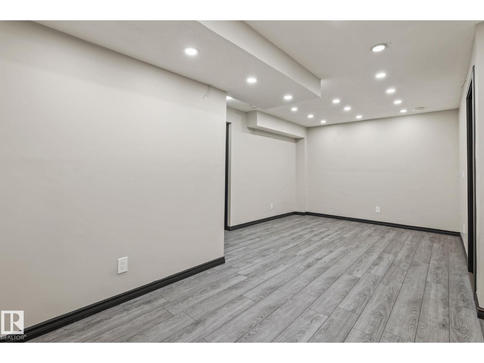 5210 23 ave SW - Image 34