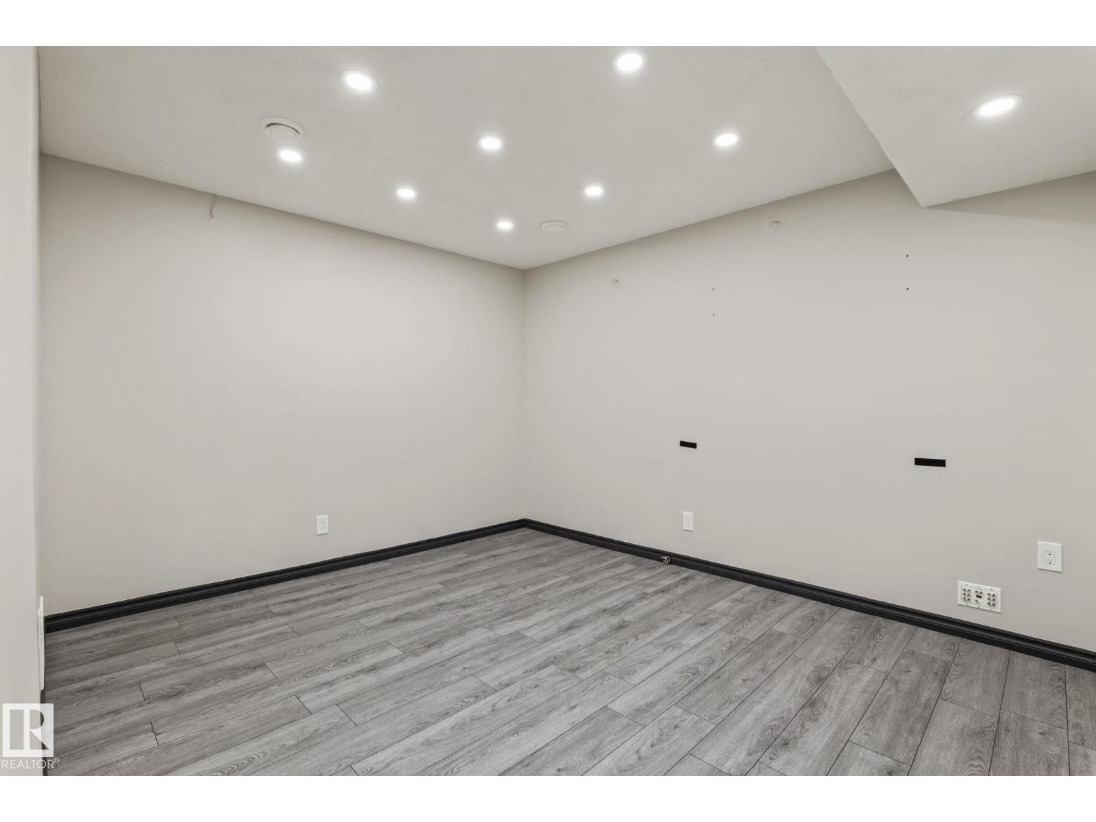 5210 23 ave SW - Image 36