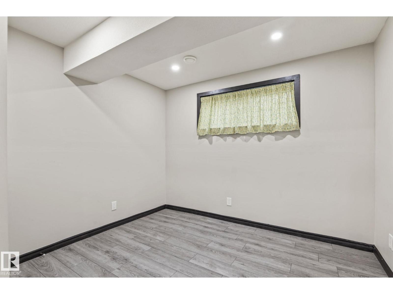 5210 23 ave SW - 38