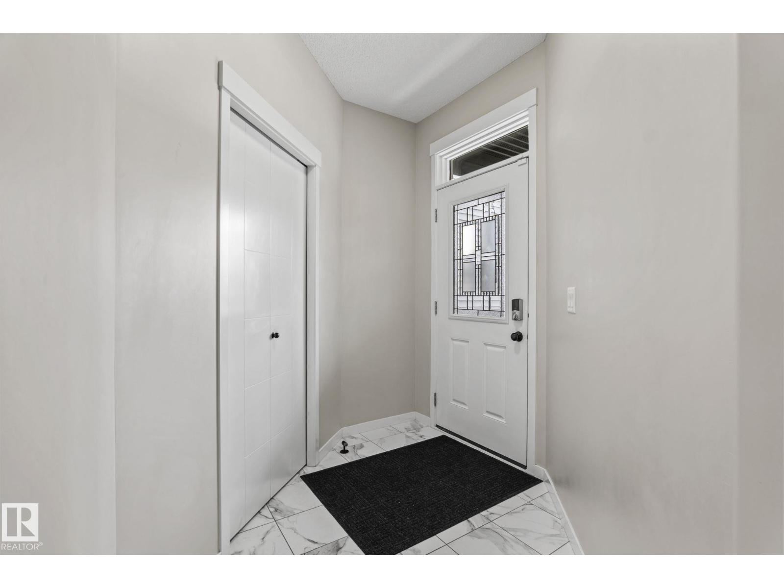 5210 23 ave SW - 4