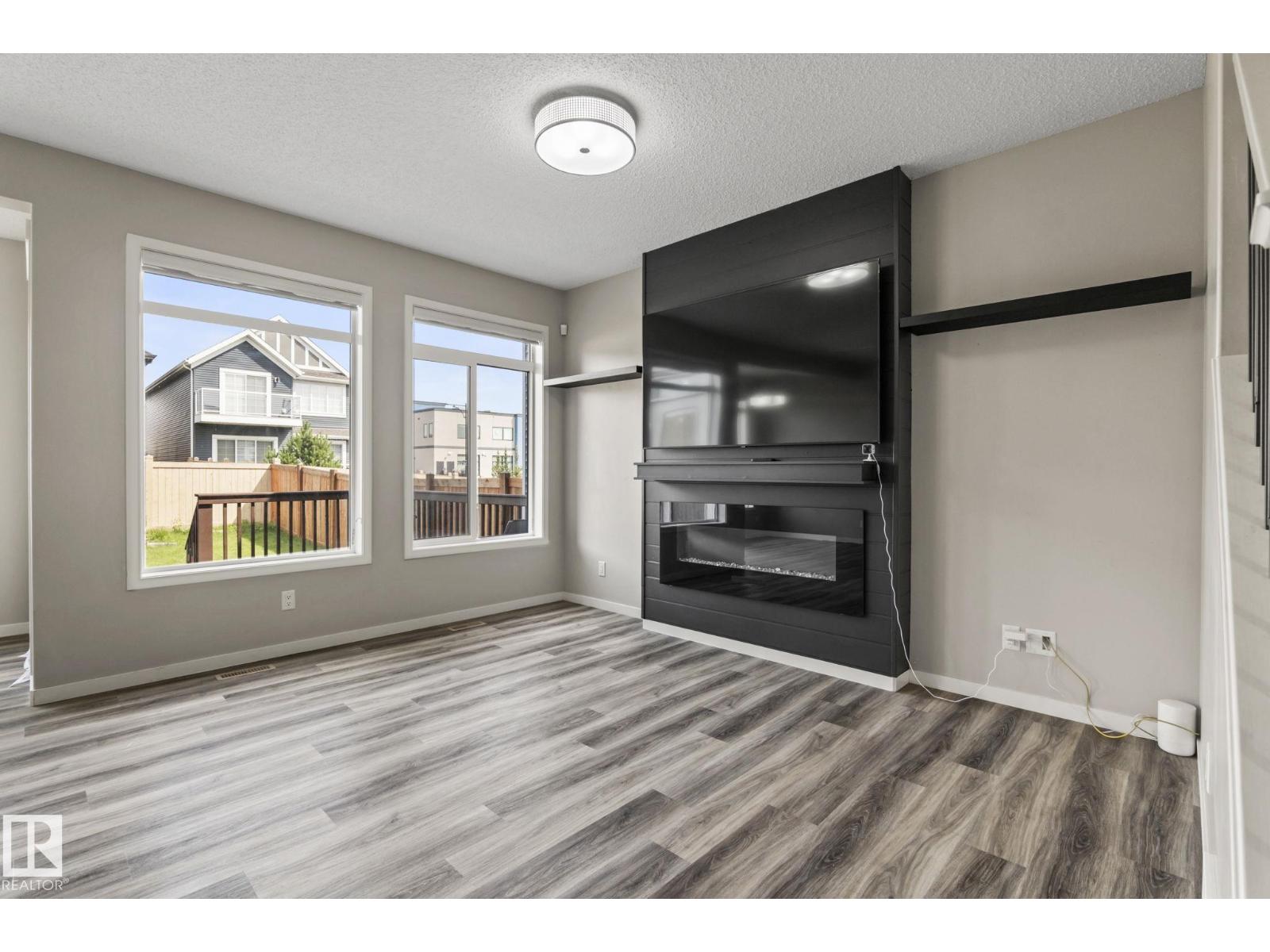 5210 23 ave SW - 5