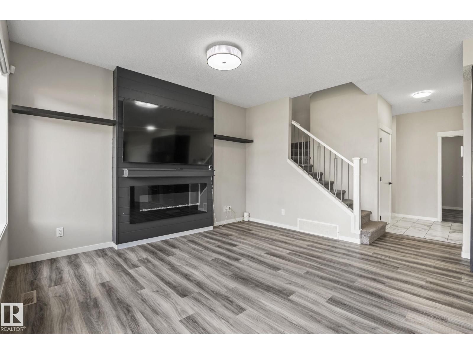 5210 23 ave SW - 6