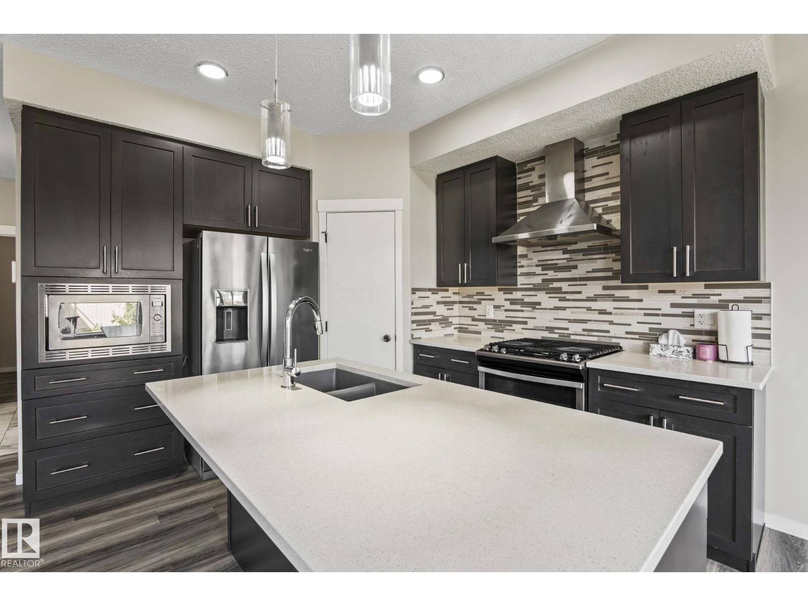 5210 23 ave SW - 8