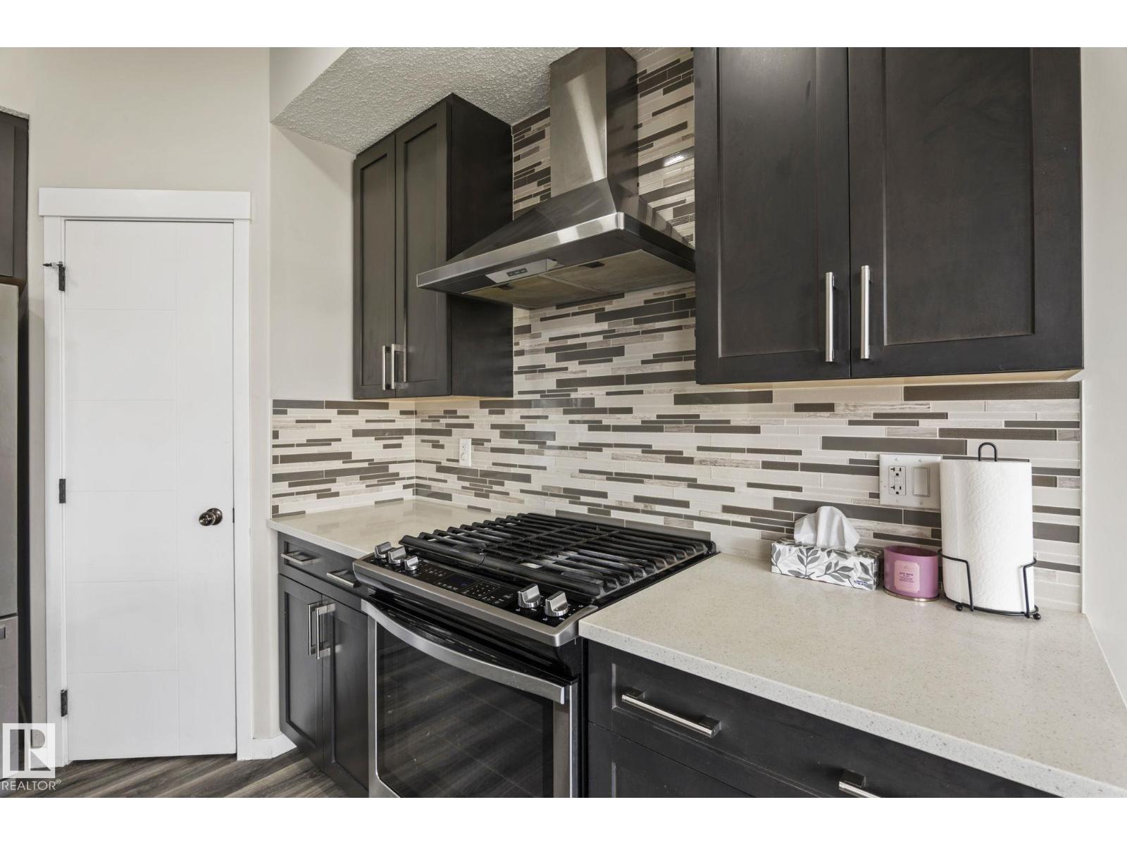 5210 23 ave SW - 9