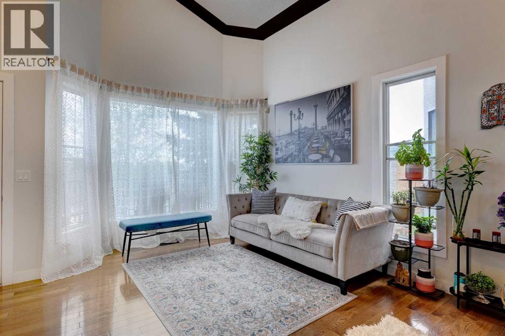 85 Sidon Crescent SW, Signal Hill, Calgary photo 4