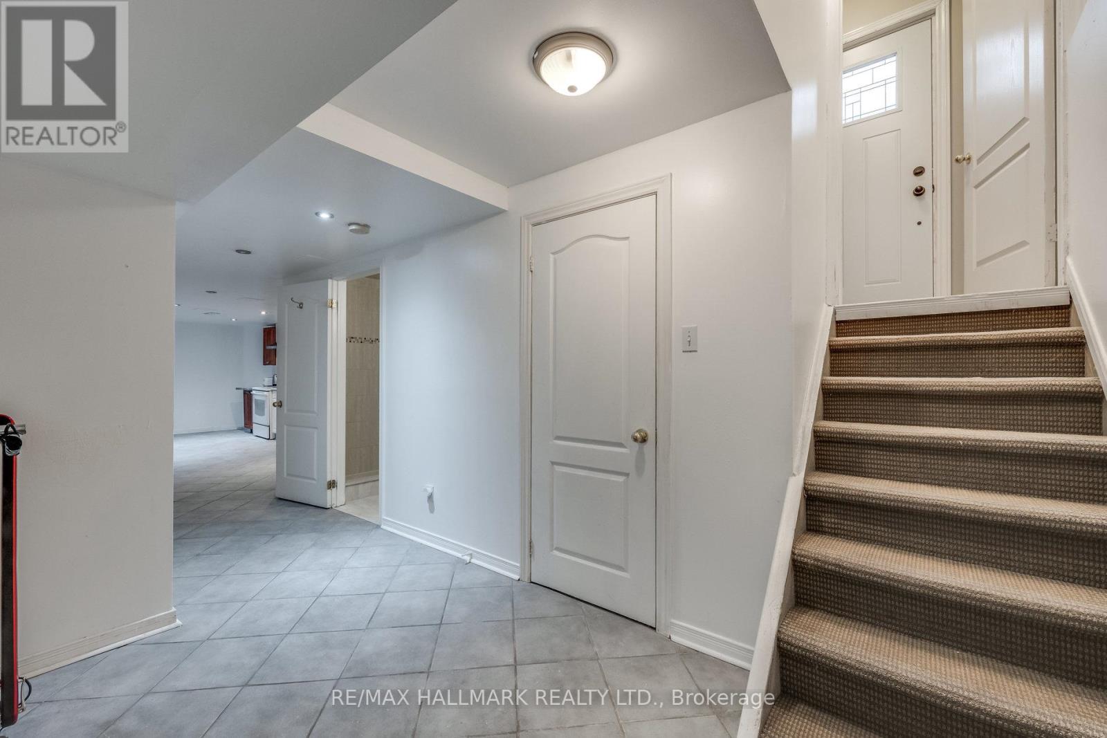 381 ST. JOAN OF ARC AVENUE - 33