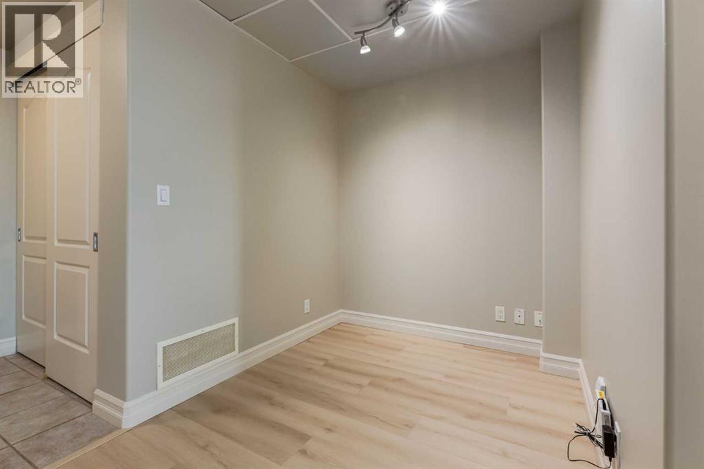 836 15 Avenue Southwest - Photo 16