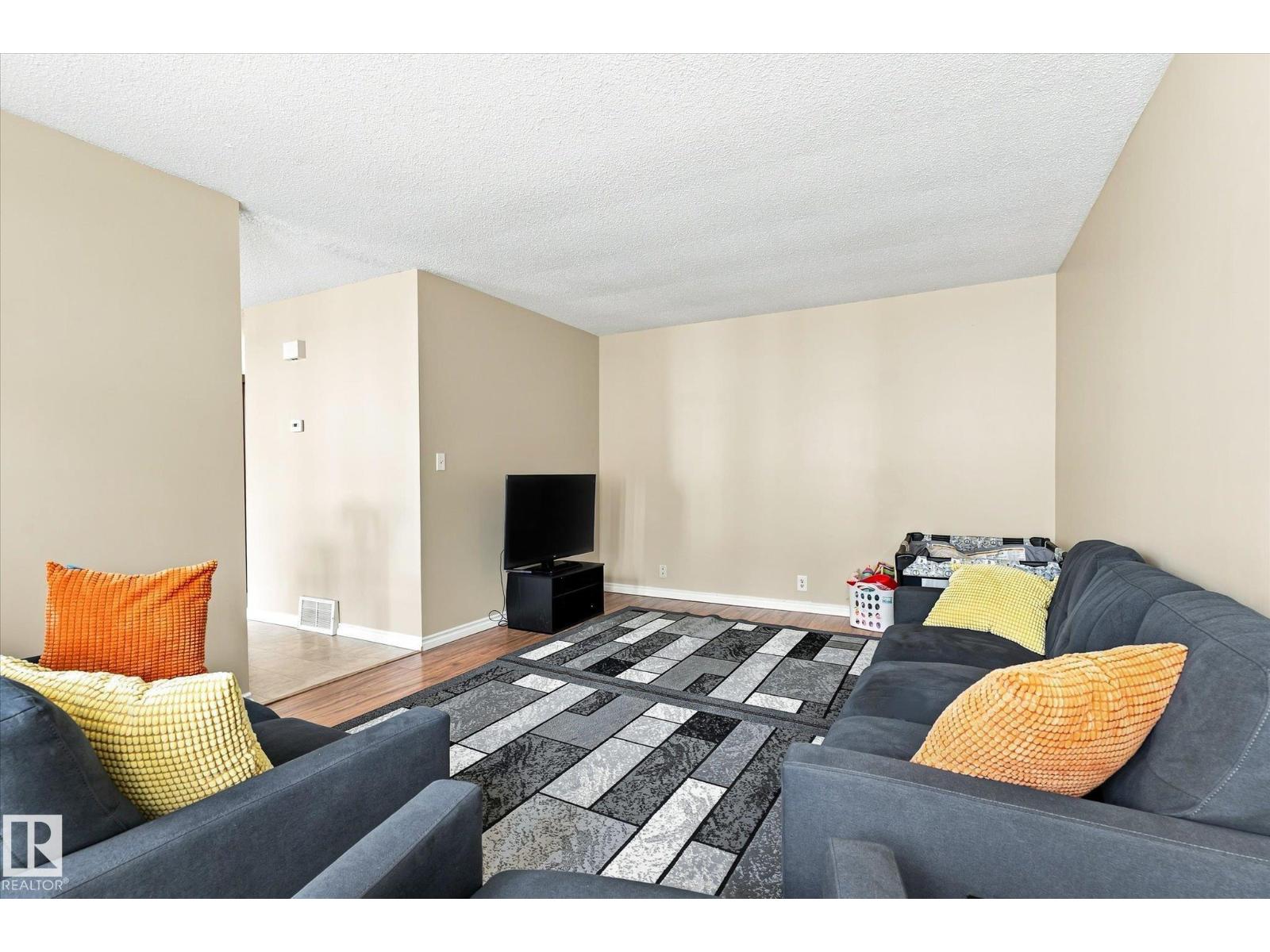 6471 180 ST NW - 8