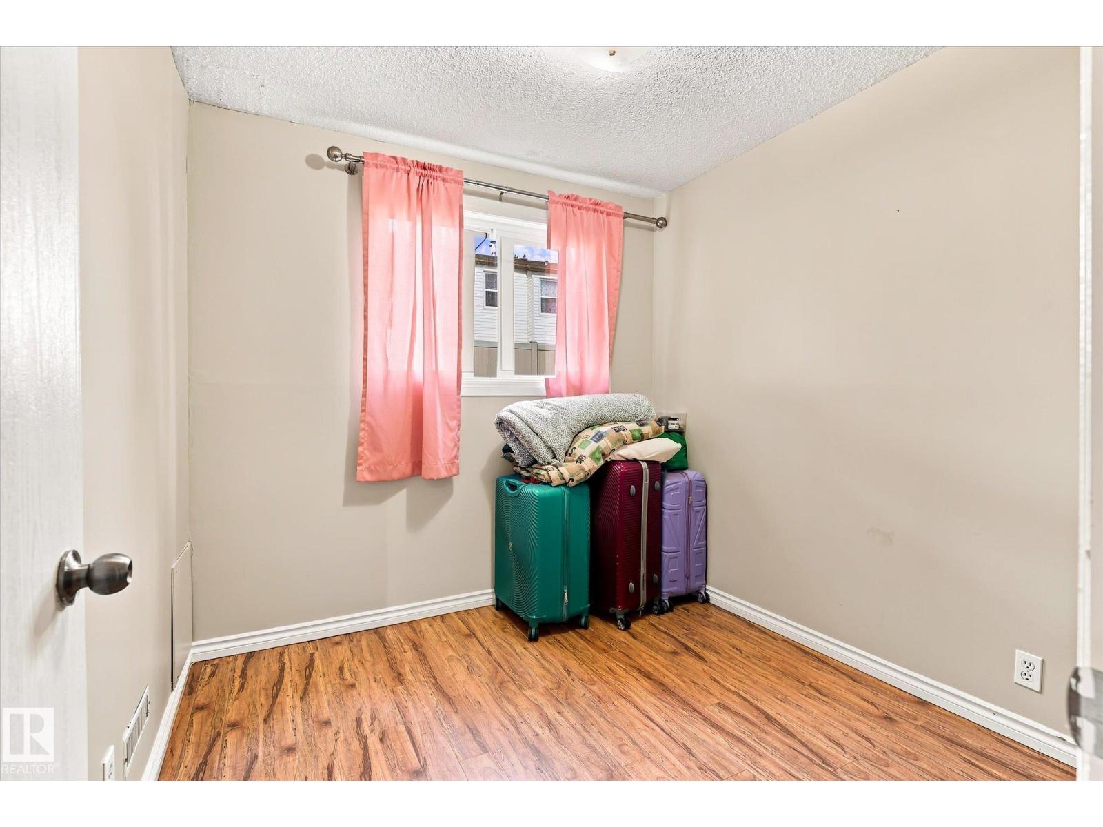 6471 180 ST NW - 28