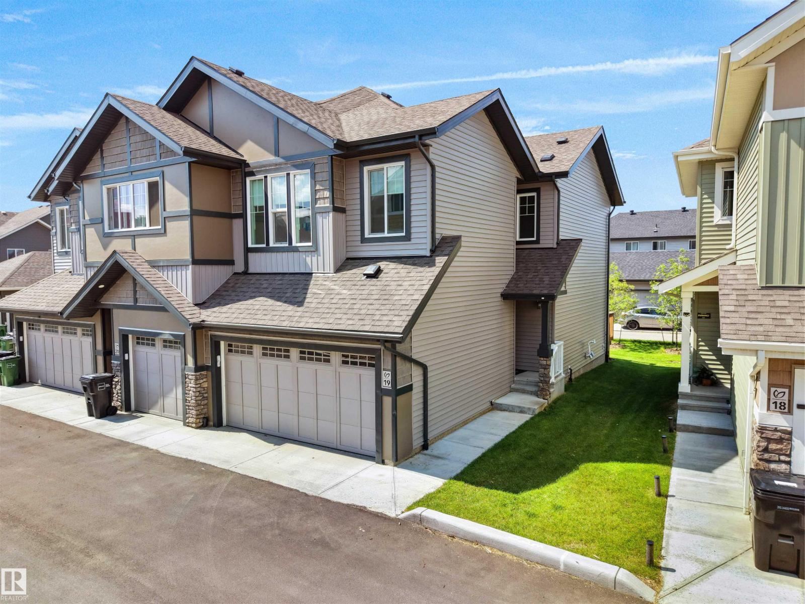 #19 740 DANIELS WY SW - 2