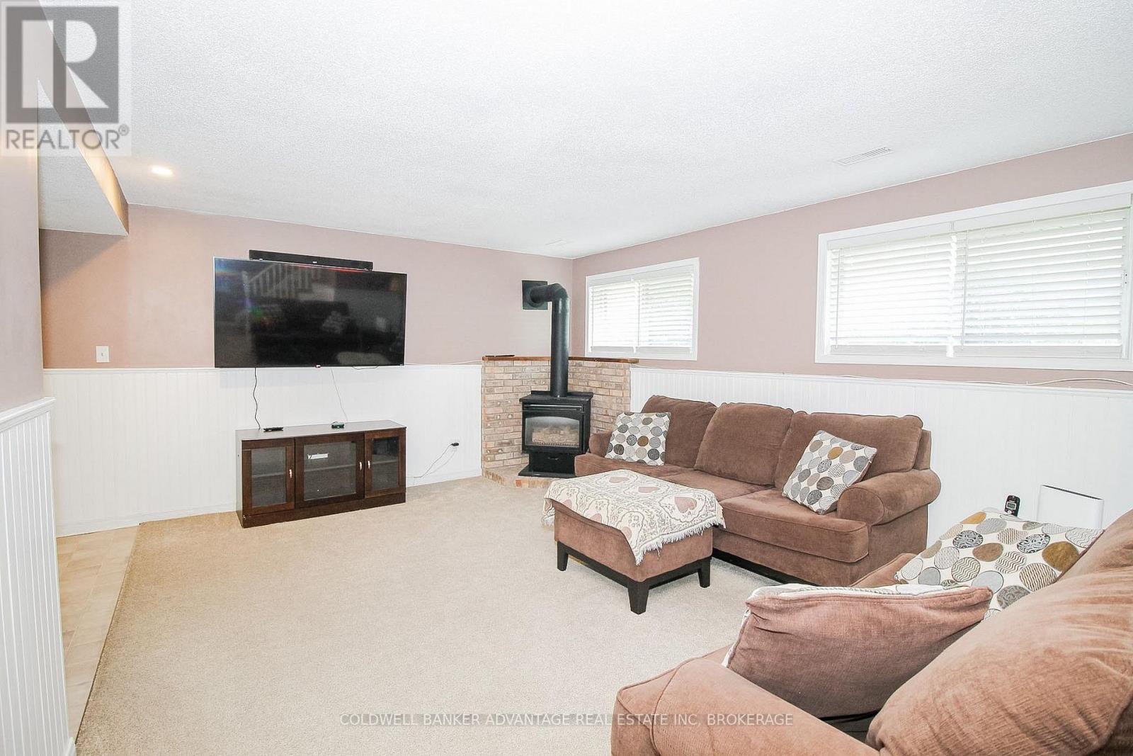 3373 GROVE AVENUE N - 27