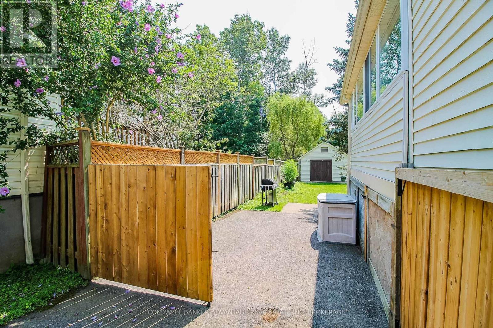 3373 GROVE AVENUE N - Image 36
