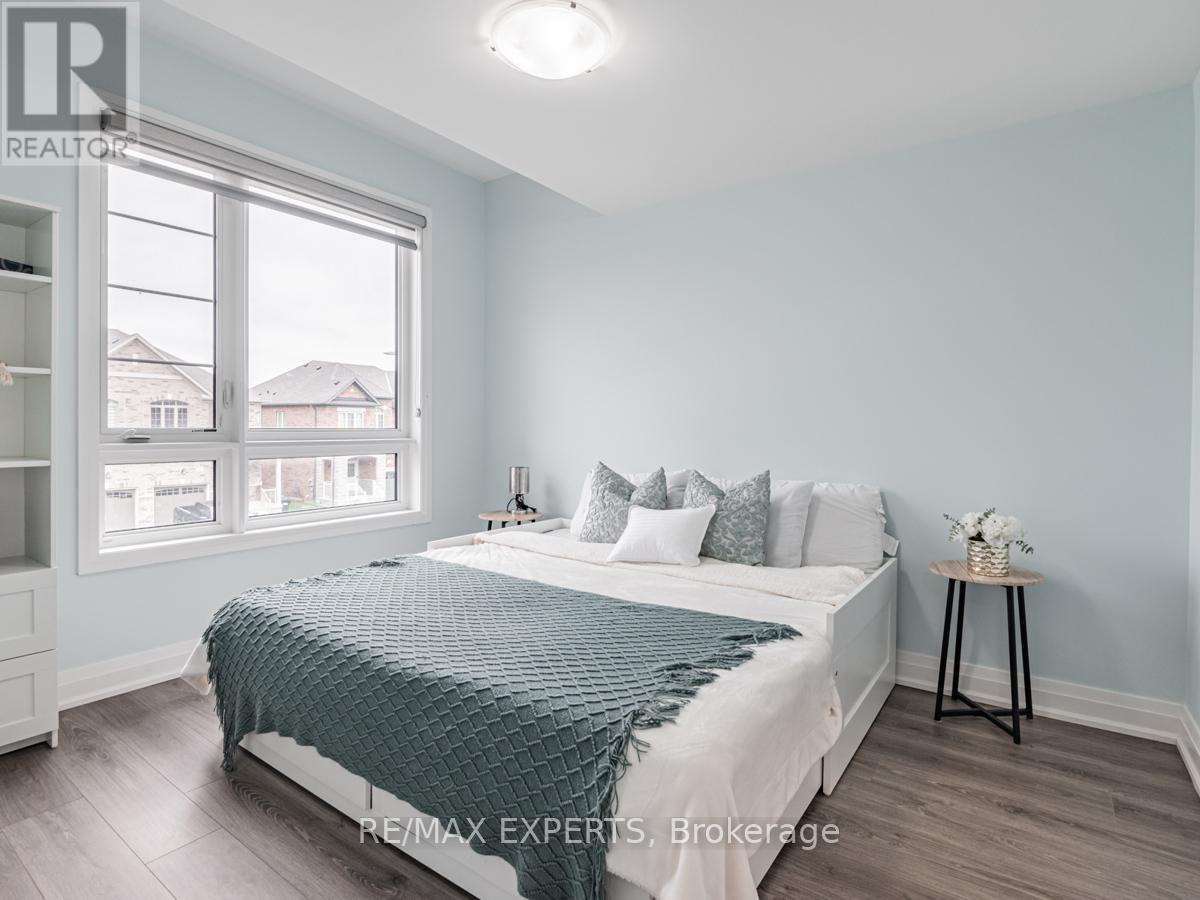 12 FERRAGINE CRESCENT - 27