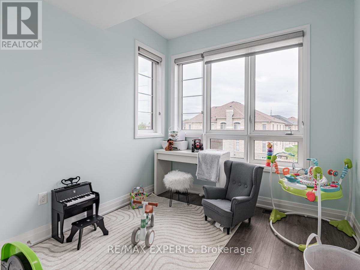 12 FERRAGINE CRESCENT - 28