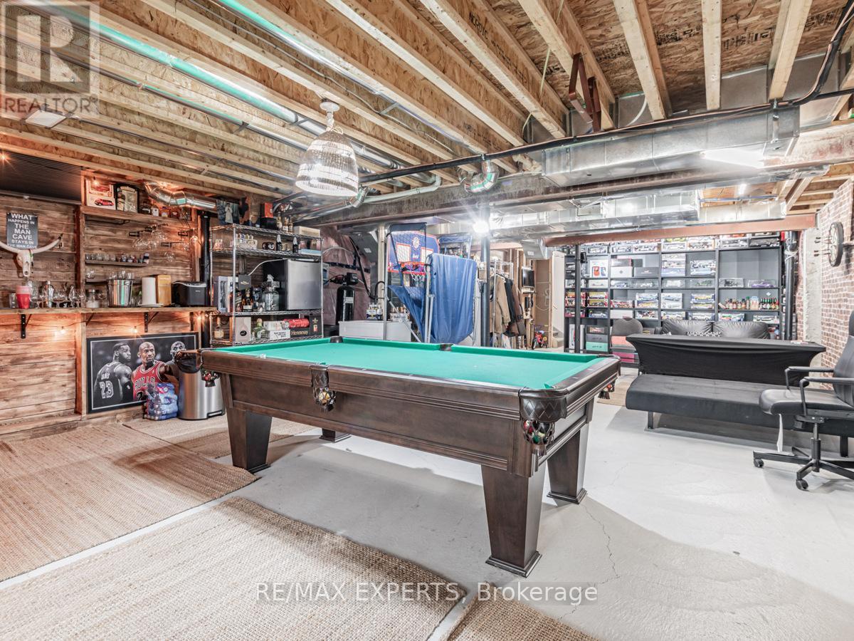 12 FERRAGINE CRESCENT - 30
