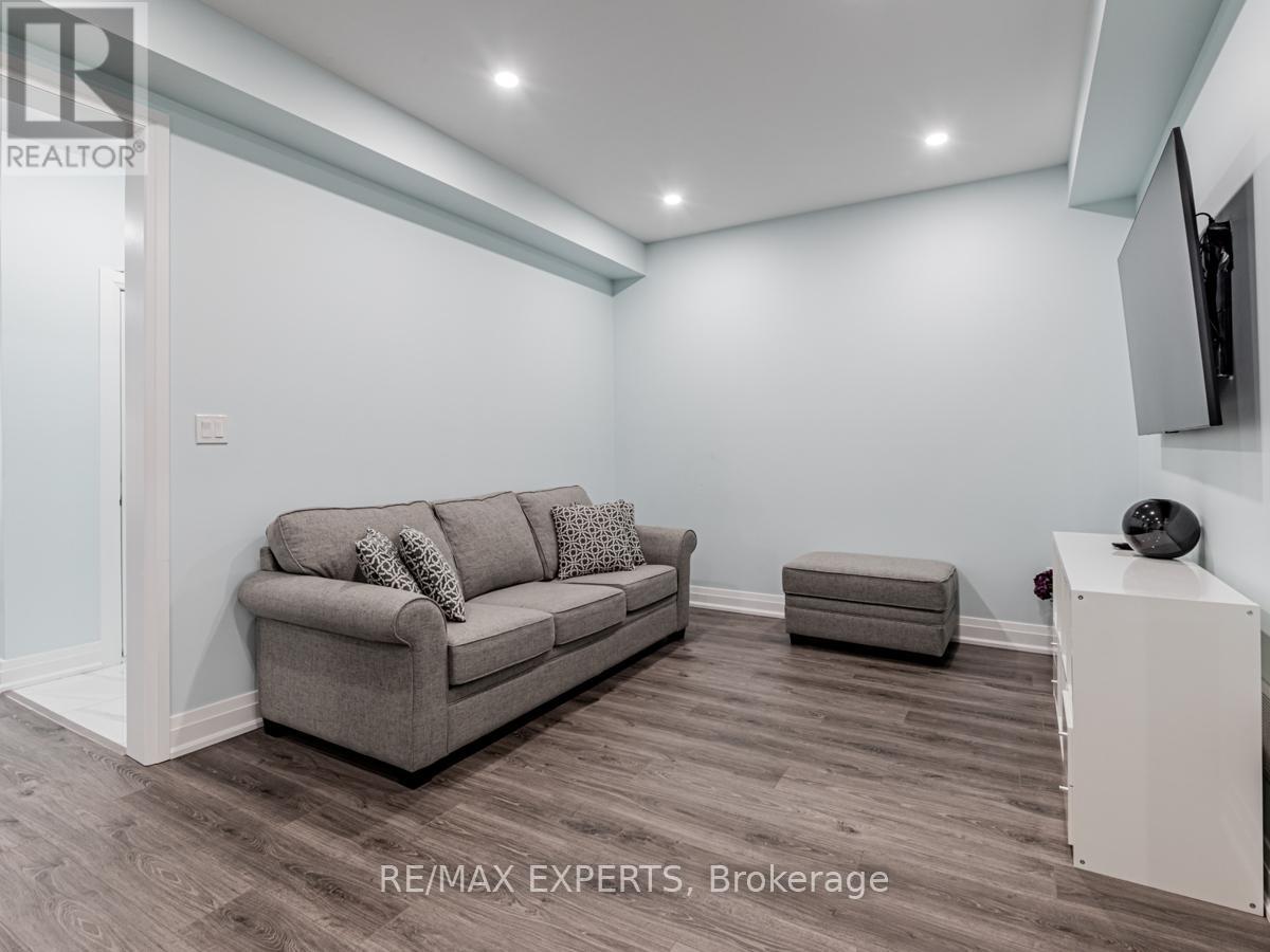 12 FERRAGINE CRESCENT - 8