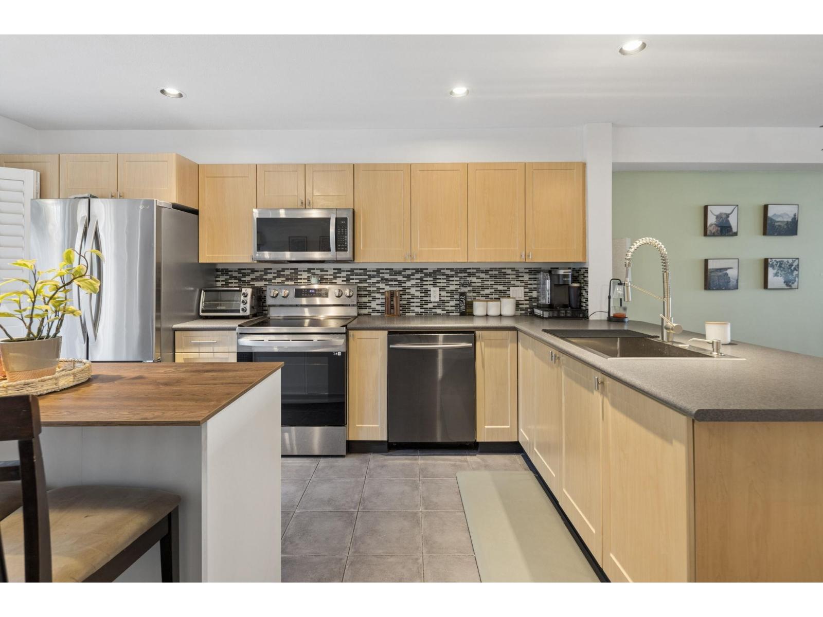 2 Bed, 1 Bath House for Sale in Surrey – 37 15168 36 AVENUE, Surrey – MLS# R3154676 - Image 10