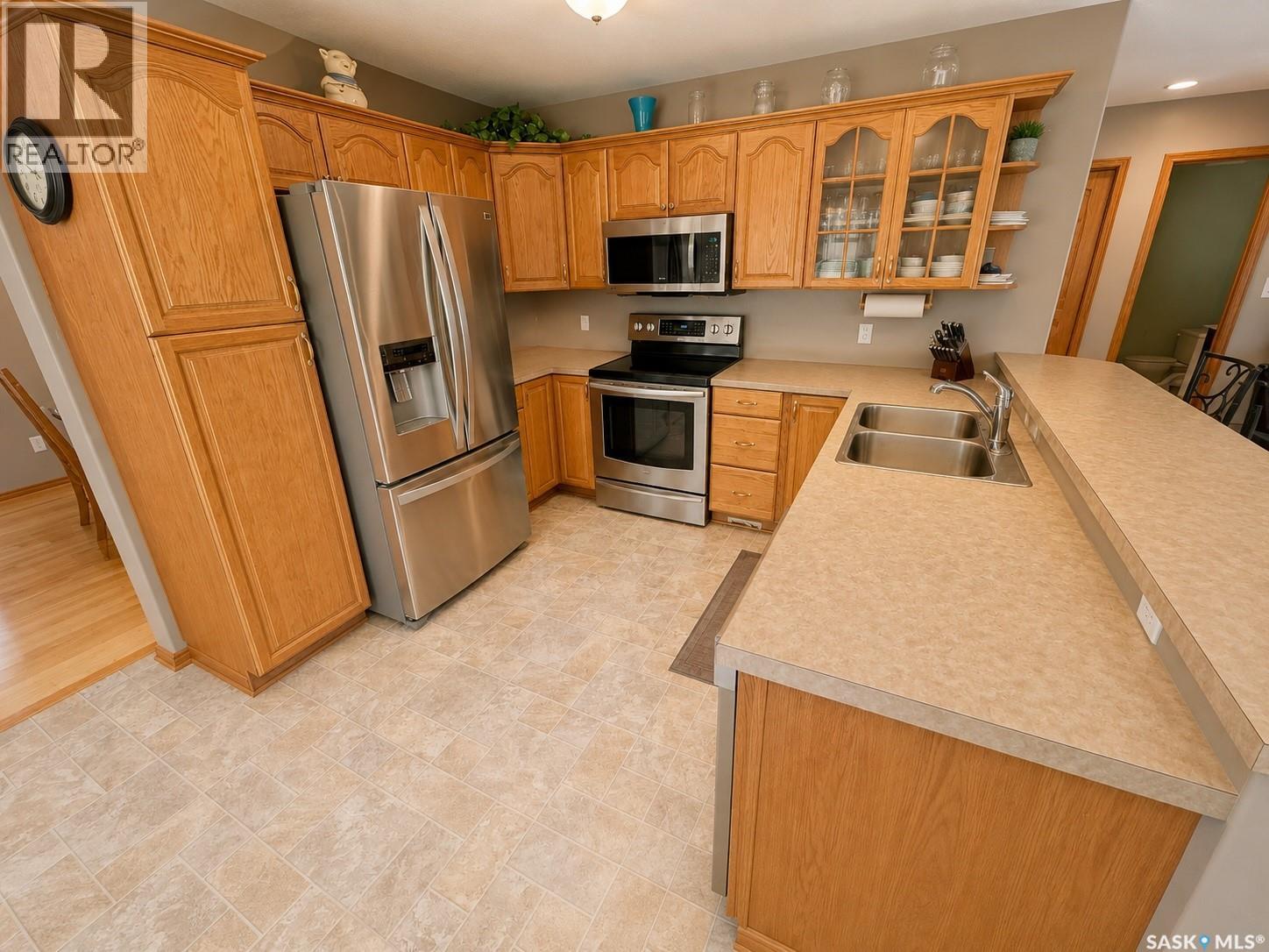 McDonald Acreage, Weyburn Rm No. 67 — photo 2
