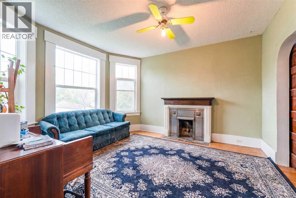 2108 8 Street SE, Calgary — photo 2