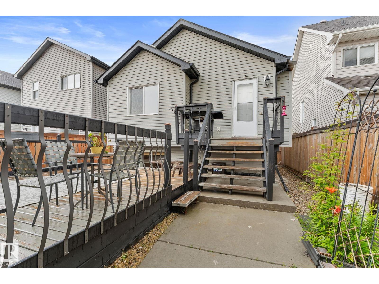 17027 121 Street NW - Photo 34