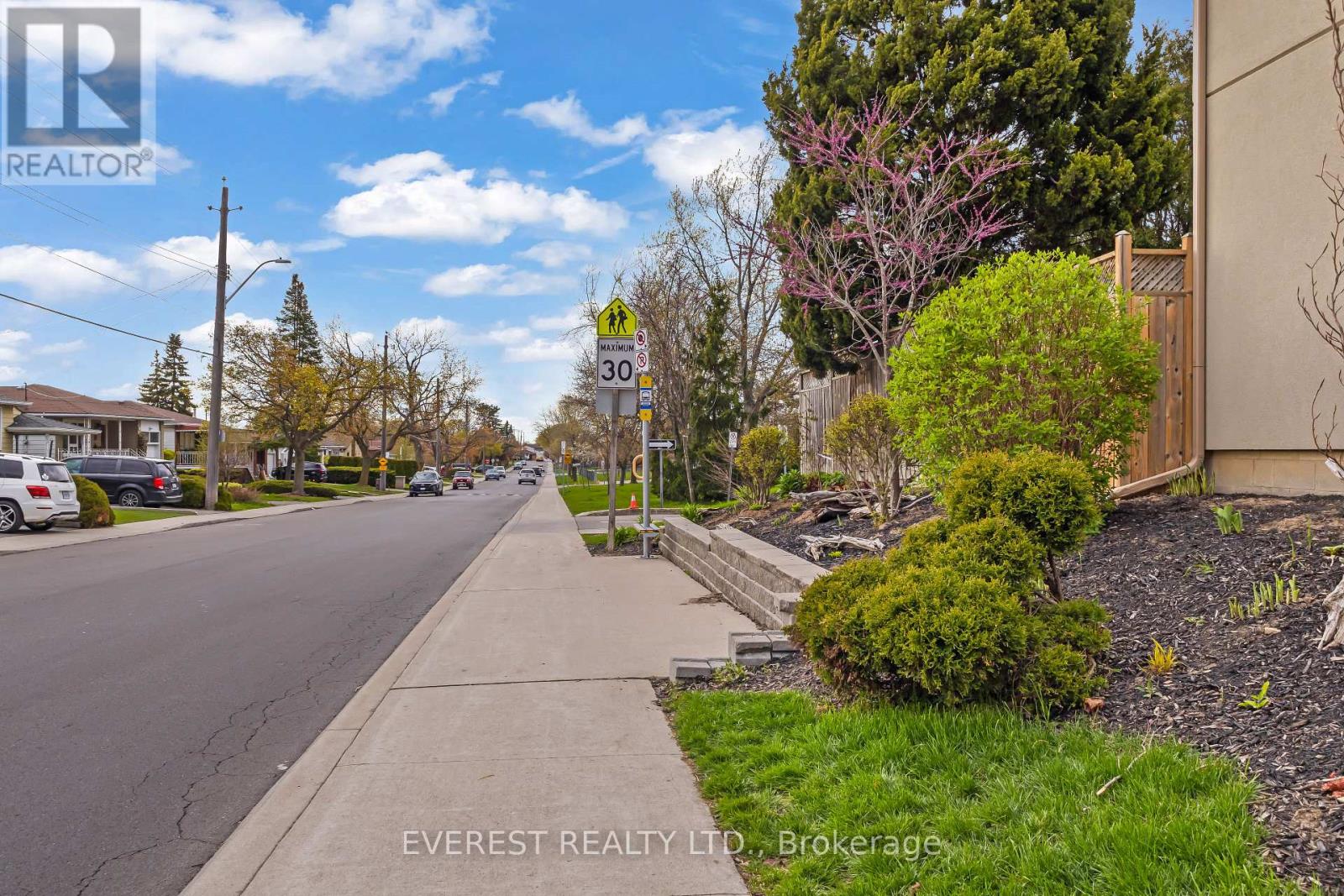 27 LAVINA CRESCENT - 44