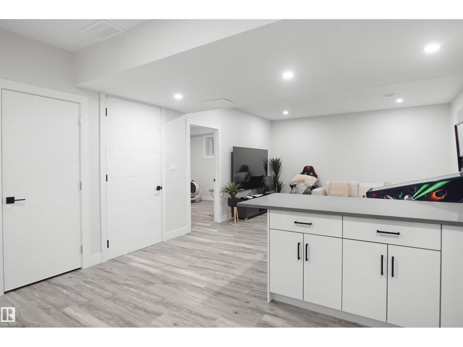 17252 71 ST NW - 48