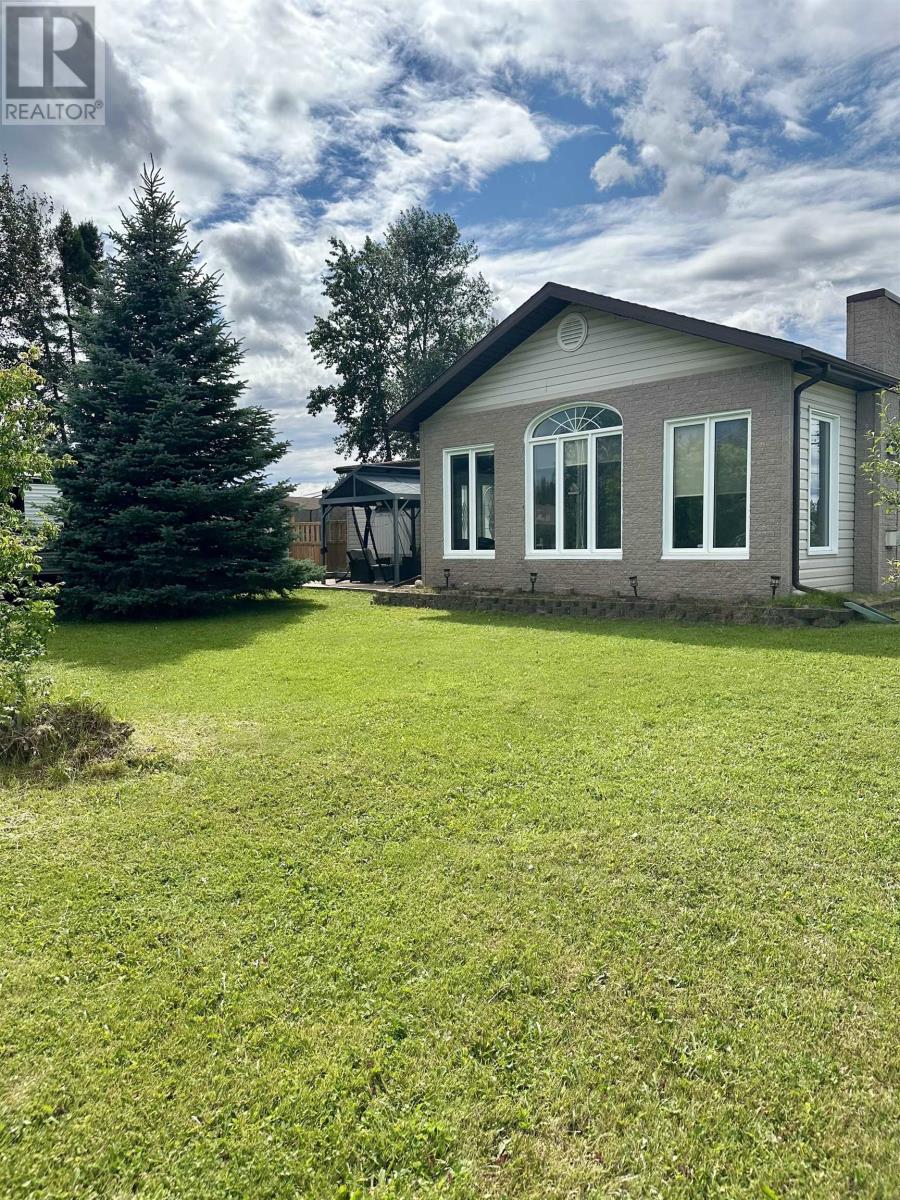 109 Clarke AVE - 33