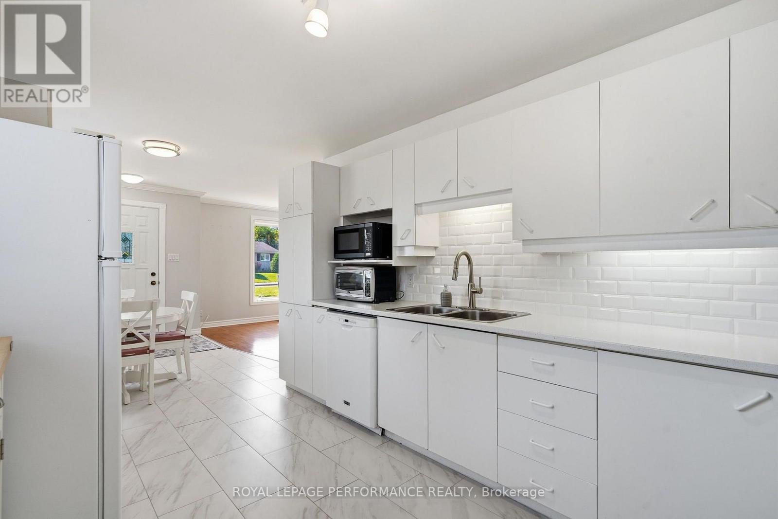 716 CARTIER BOULEVARD - Image 10