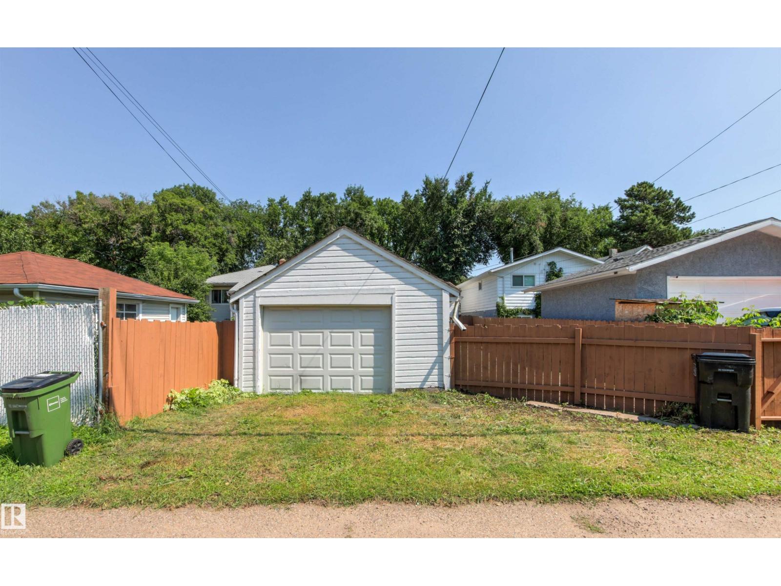 12014 58 ST NW - Image 38