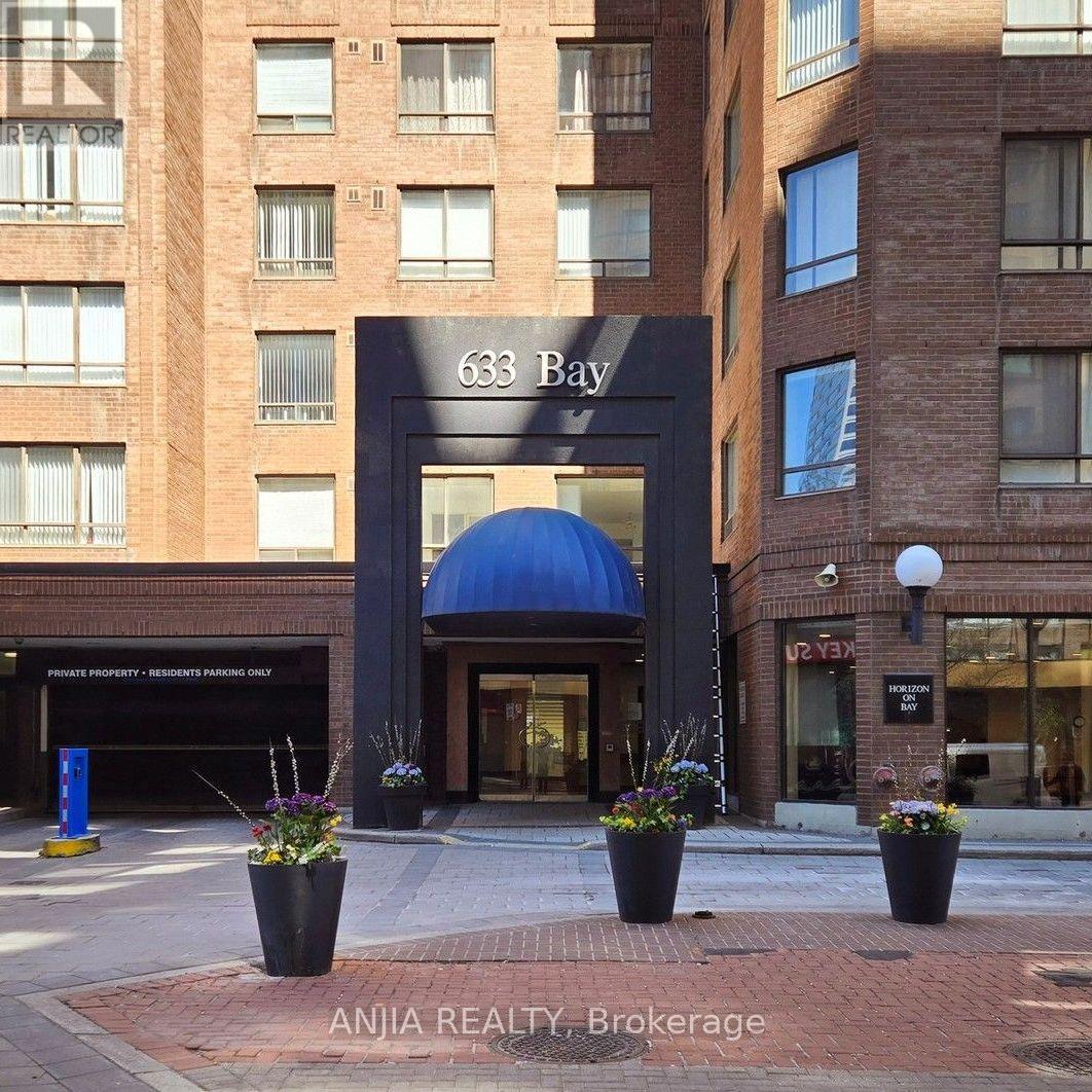 633 Bay Unit 912 photo 4