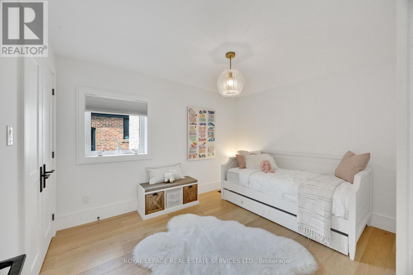 52 GLENADEN AVENUE E - 27