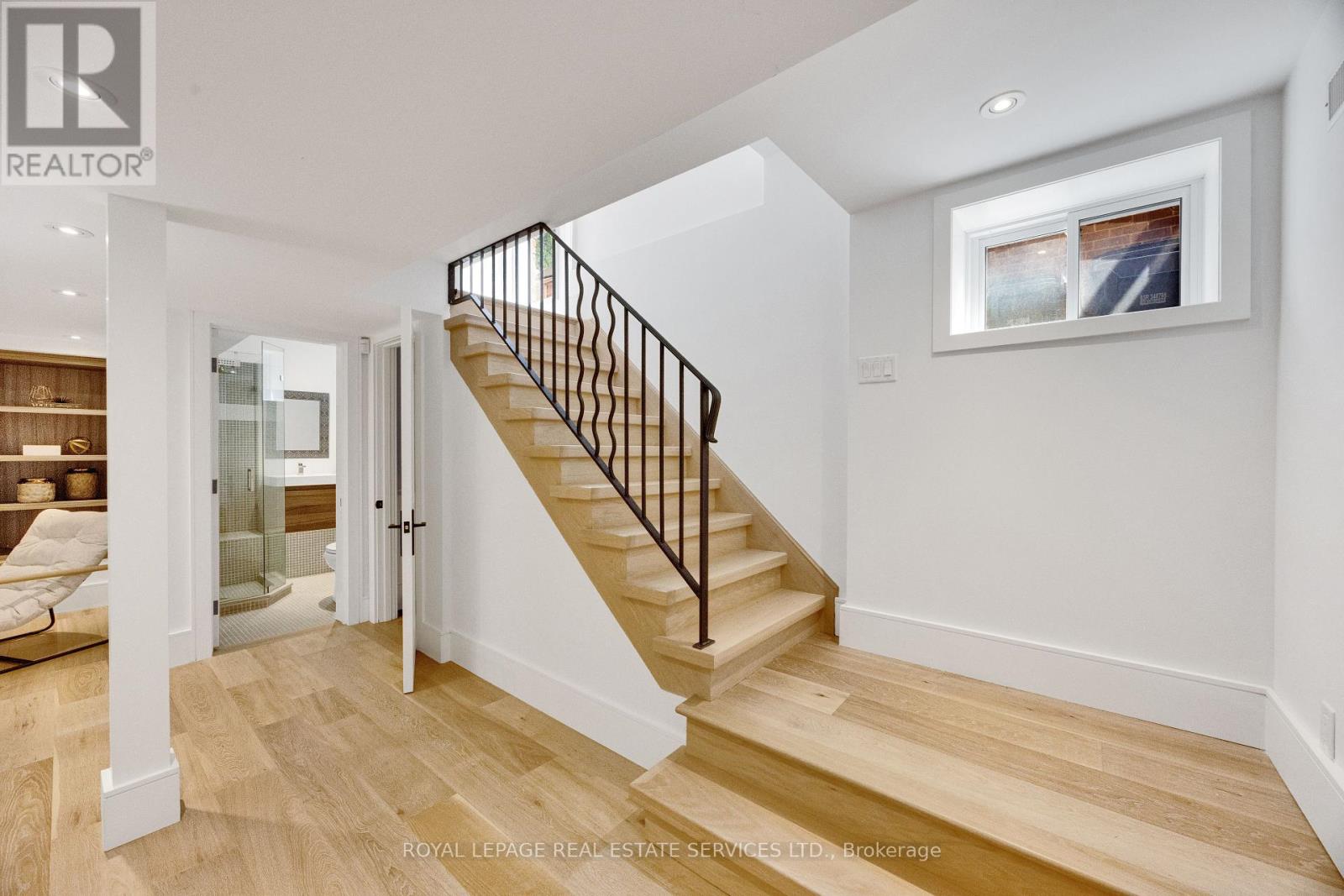 52 GLENADEN AVENUE E - 32