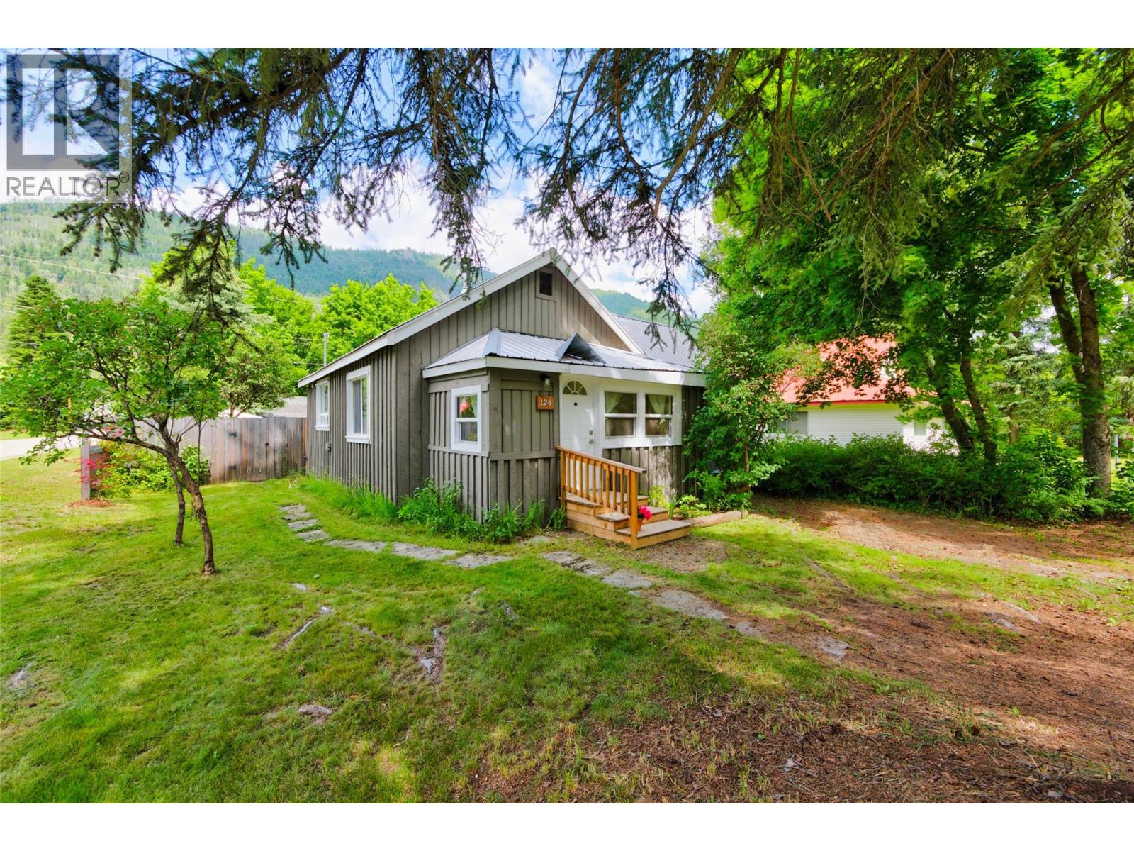 124 SAYWARD Avenue