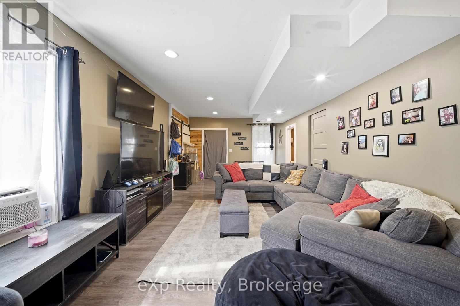 213 STATION STREET - 14