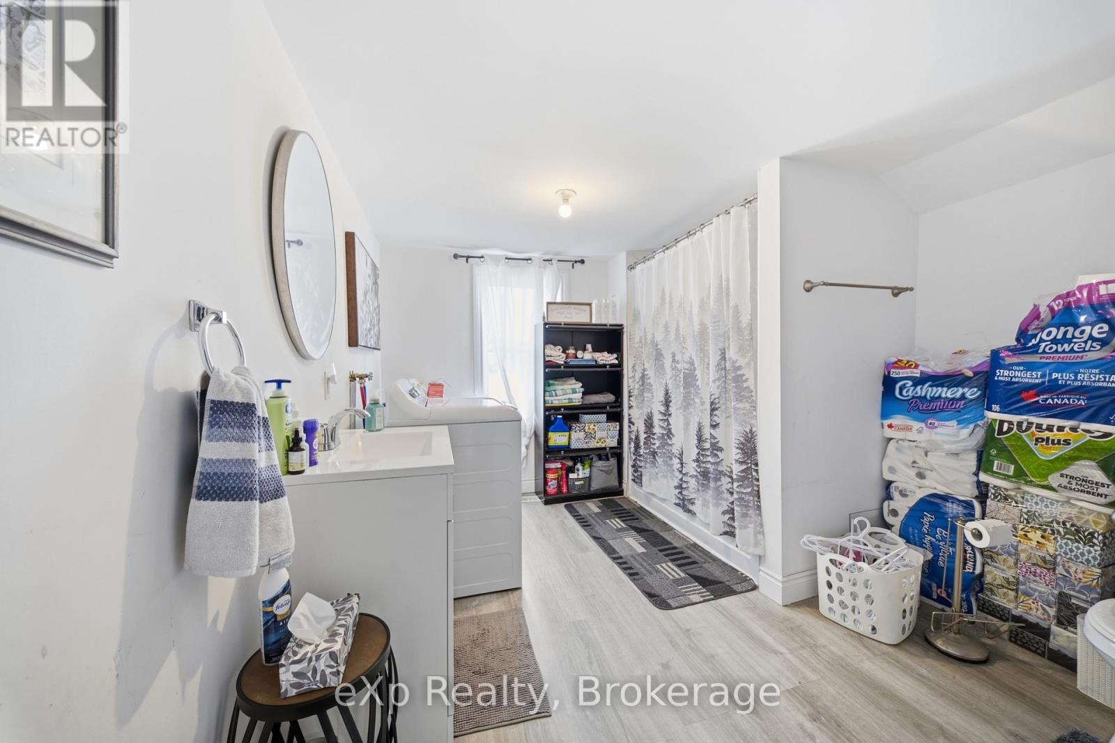213 STATION STREET - 21