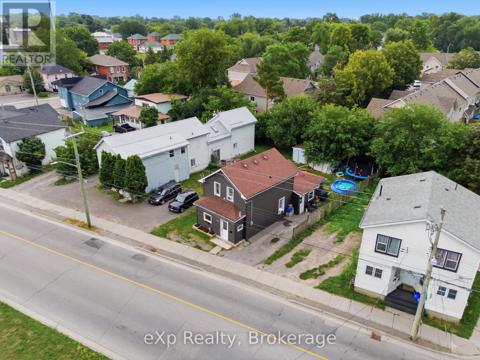 213 STATION STREET - Image 35