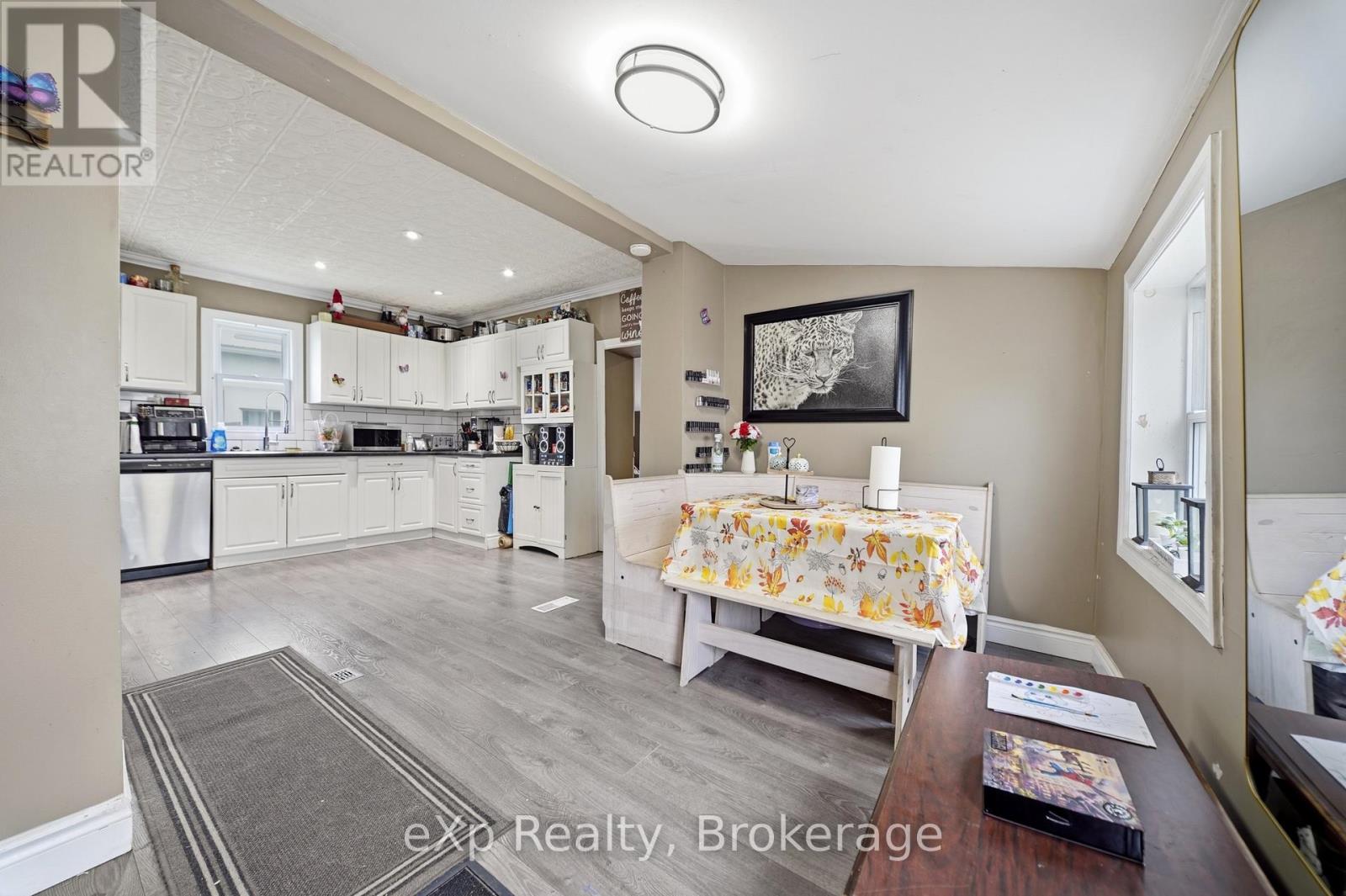 213 STATION STREET - Image 7