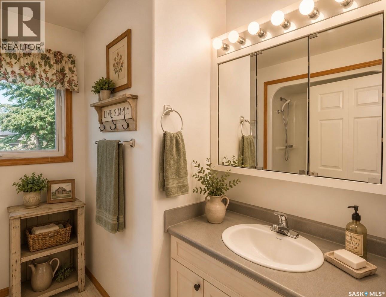 126 5th AVENUE W - Image 45