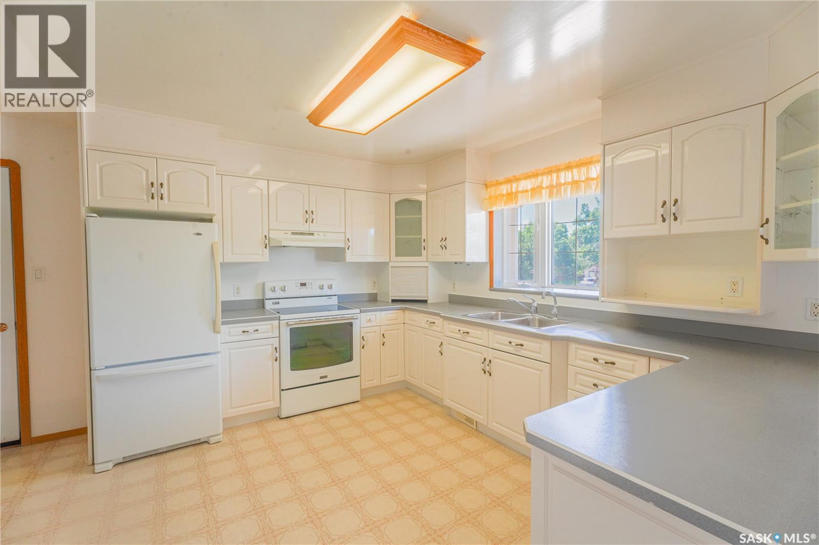 126 5th AVENUE W - 1