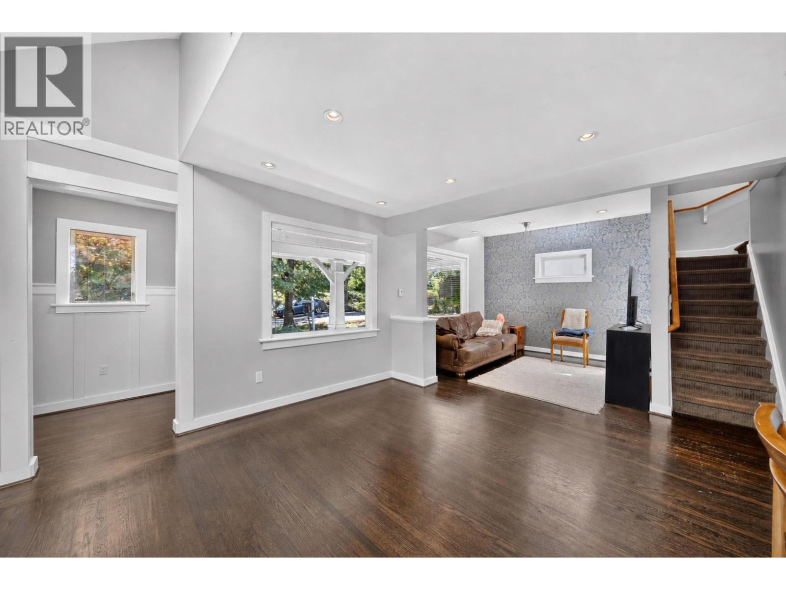 4327 W 12TH AVENUE, Vancouver — photo 2