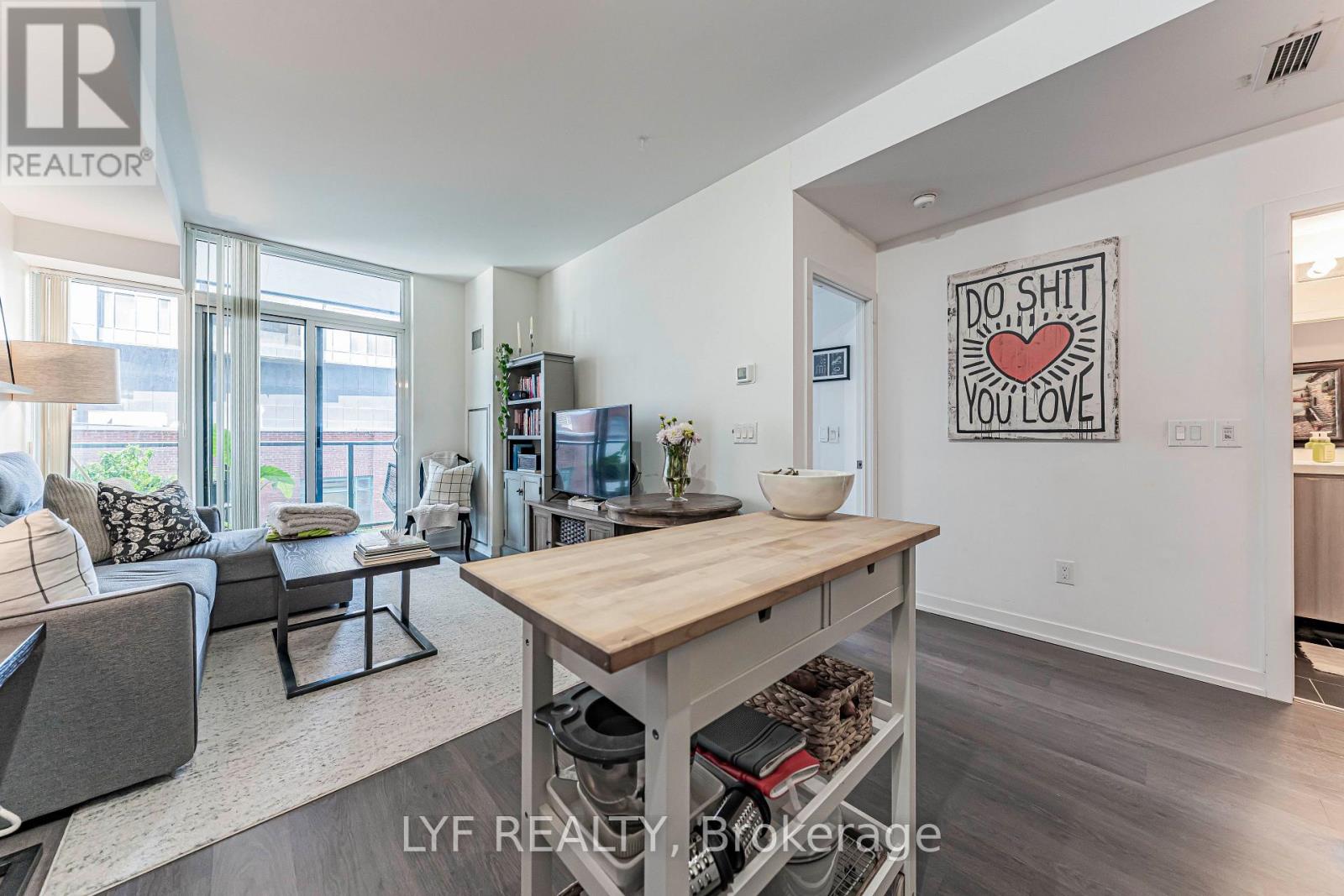 #402 105 GEORGE STREET - 17
