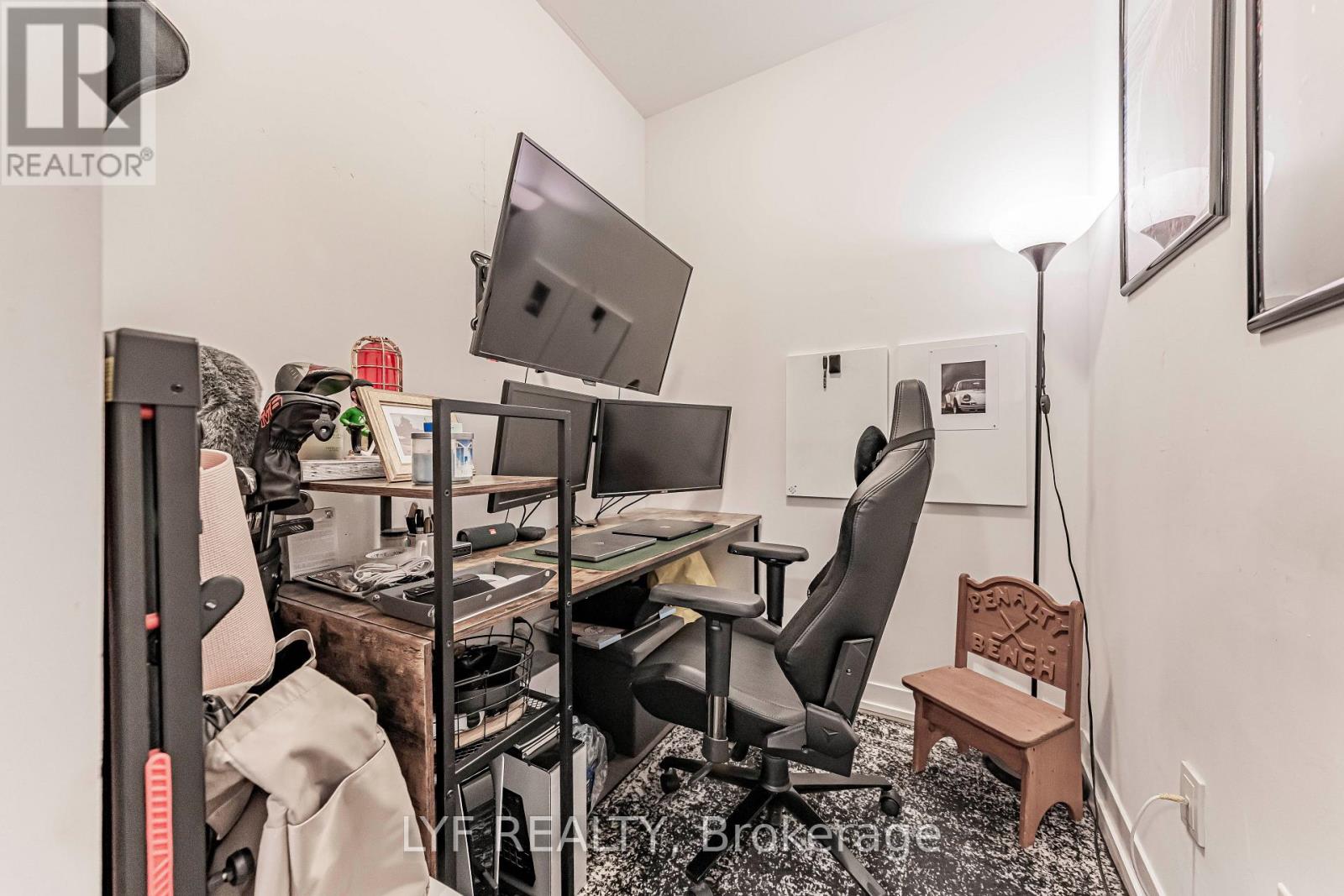 #402 105 GEORGE STREET - 33