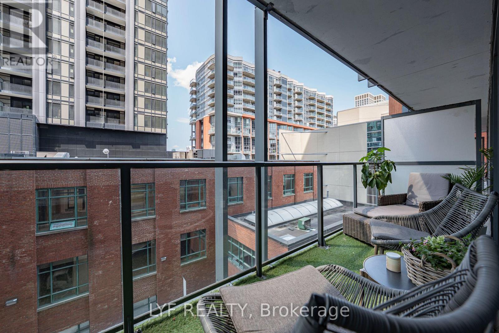 #402 105 GEORGE STREET - 5