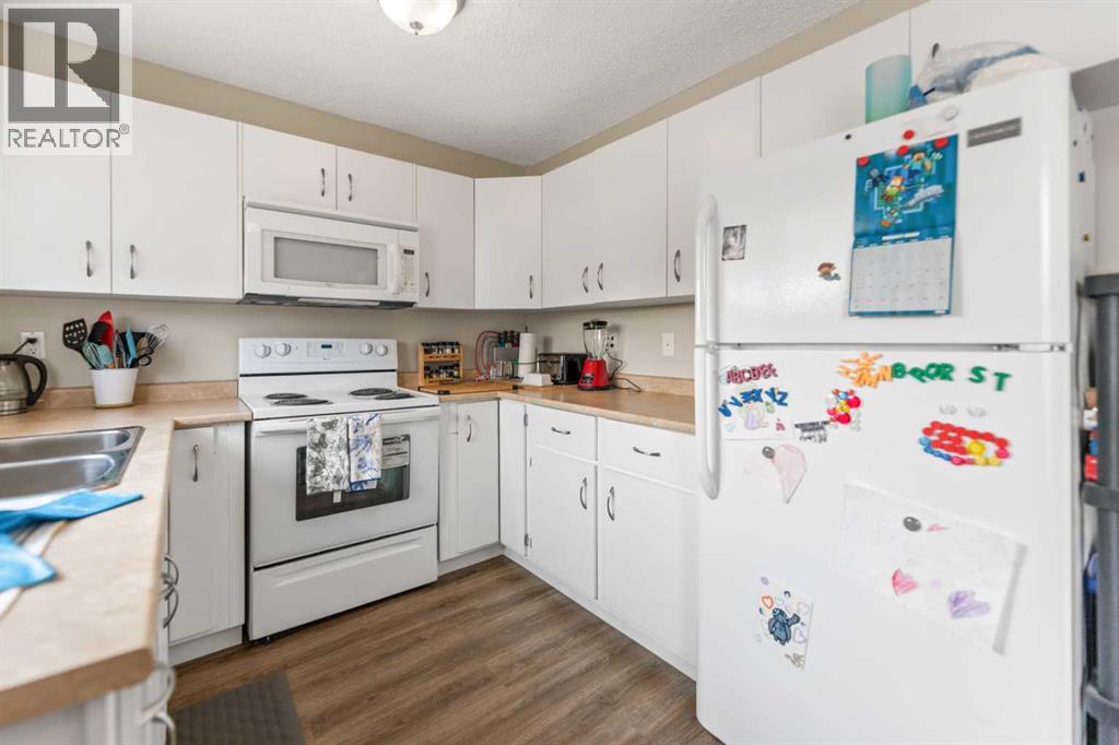 67 Falchurch Crescent NE - 12