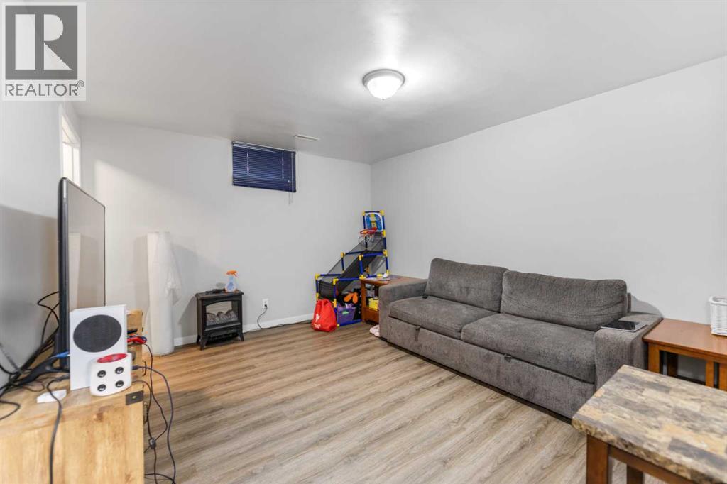 67 Falchurch Crescent NE - 25