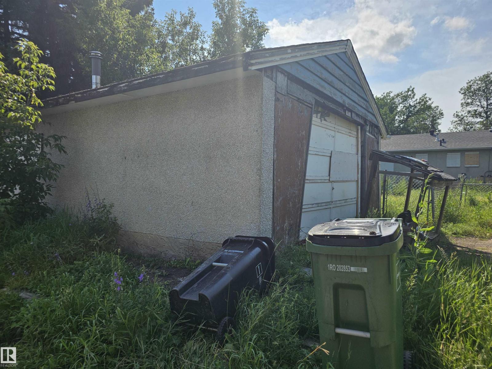 9115 76 ST NW - 18