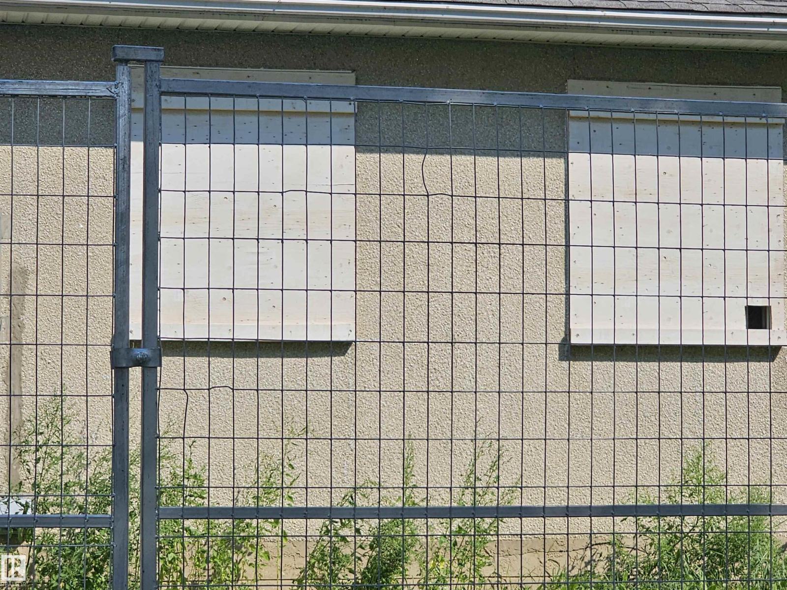 9115 76 ST NW NW, Holyrood, Edmonton photo 3